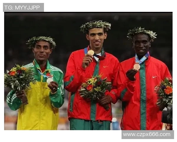 丹麦足球明星戴面具背后的故事与荣耀之路